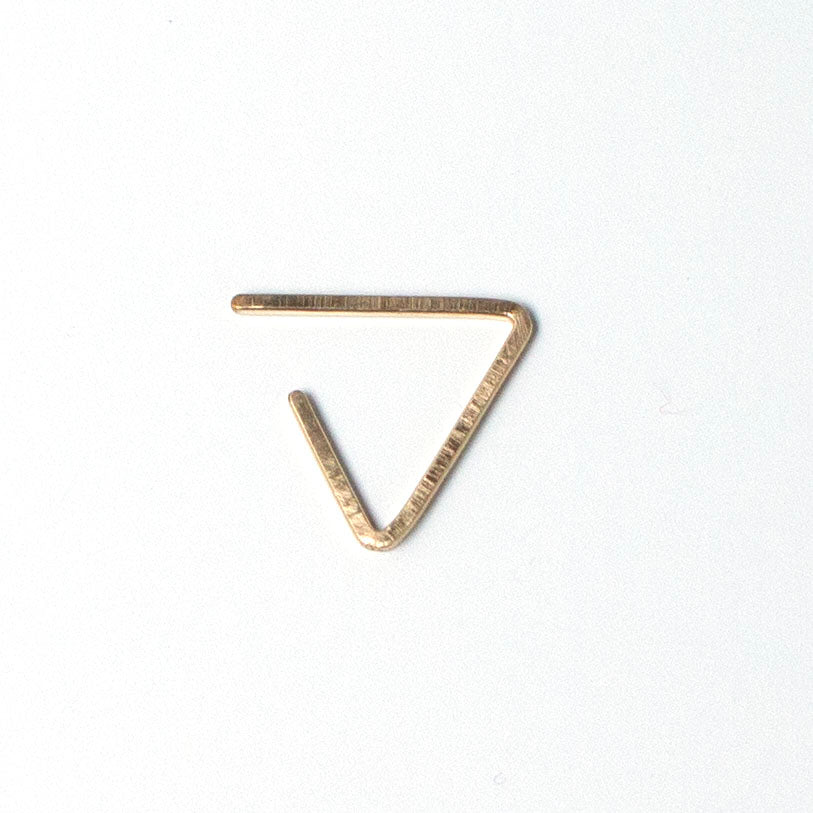 Hammered Triangle hoop //ONE PIECE